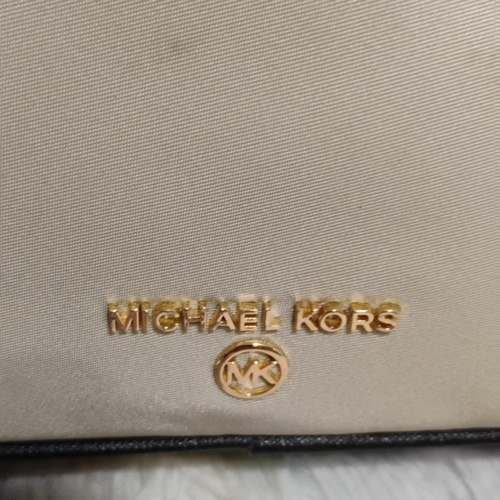 SALE! Authentic Michael Kors Jet Set Crossbody Bag